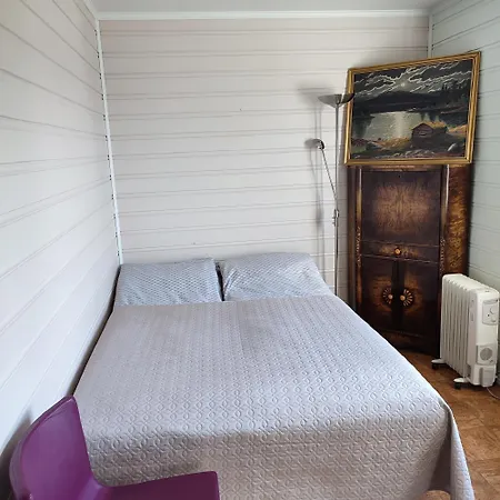 Kwatera prywatna Separate In A Large House,on The E6 Road Biri