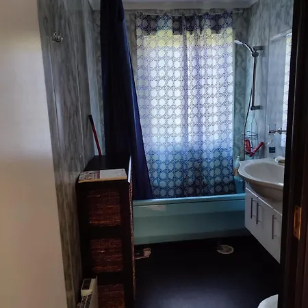 홈스테이 Separate In A Large House,on The E6 Road Biri