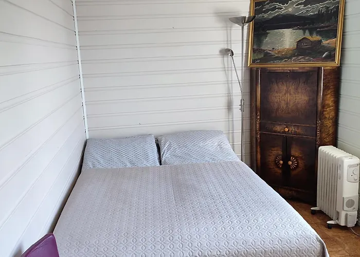 Δωμάτια σε οικογενειακή κατοικία Separate In A Large House,on The E6 Road Biri